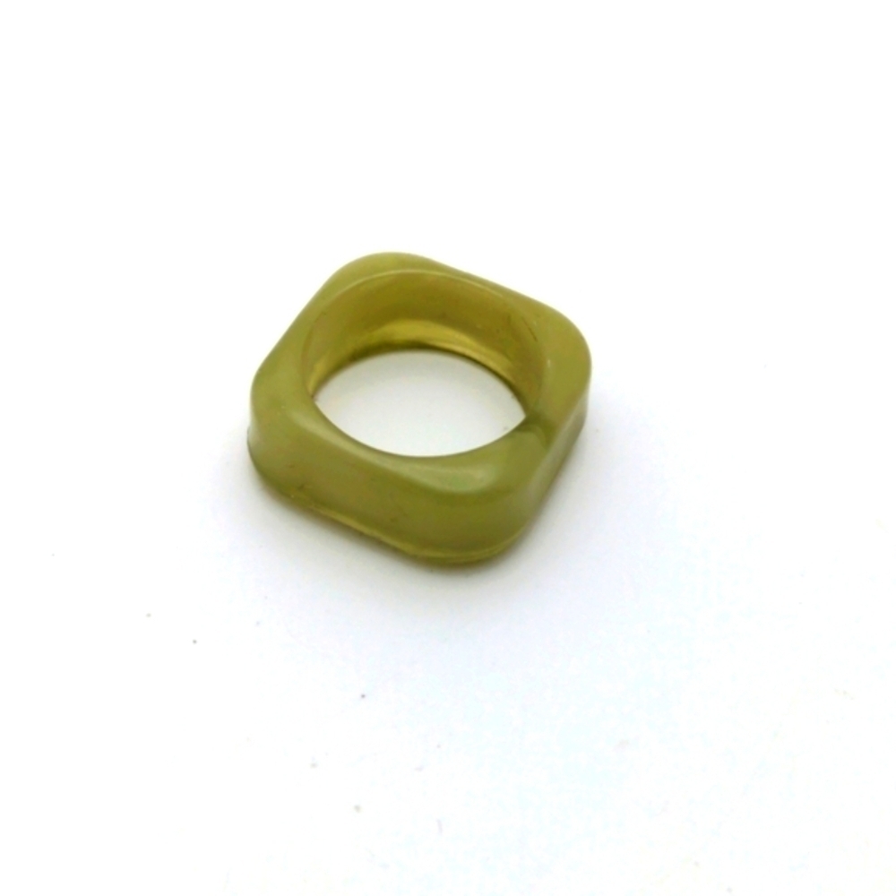 Groovy Vintage Olive Lucite Ring Size 6.5